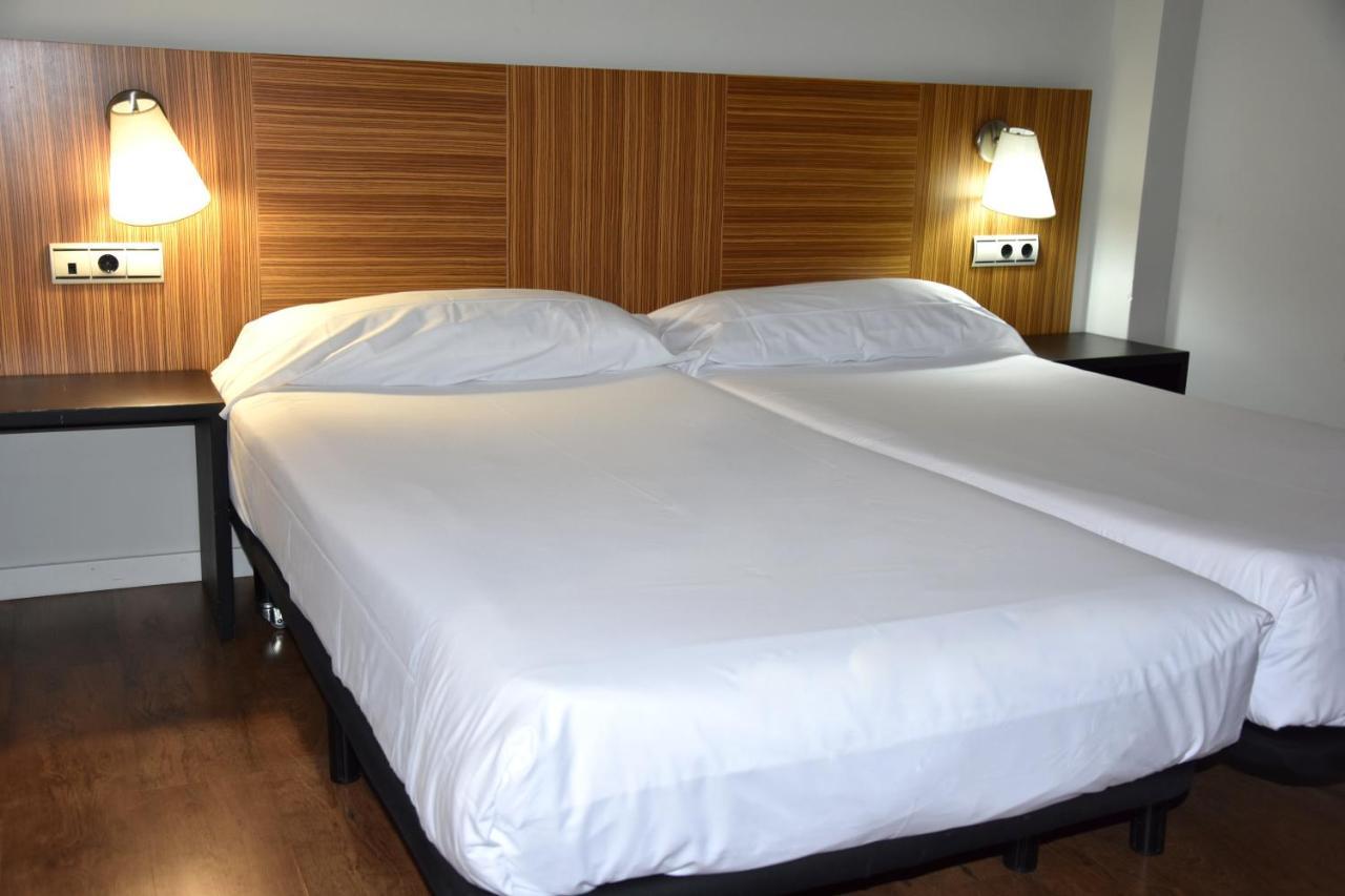 Hotel Y Apartamentos Snoe イサバ エクステリア 写真