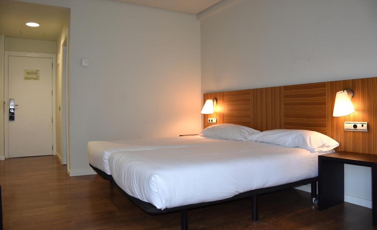 Hotel Y Apartamentos Snoe イサバ エクステリア 写真