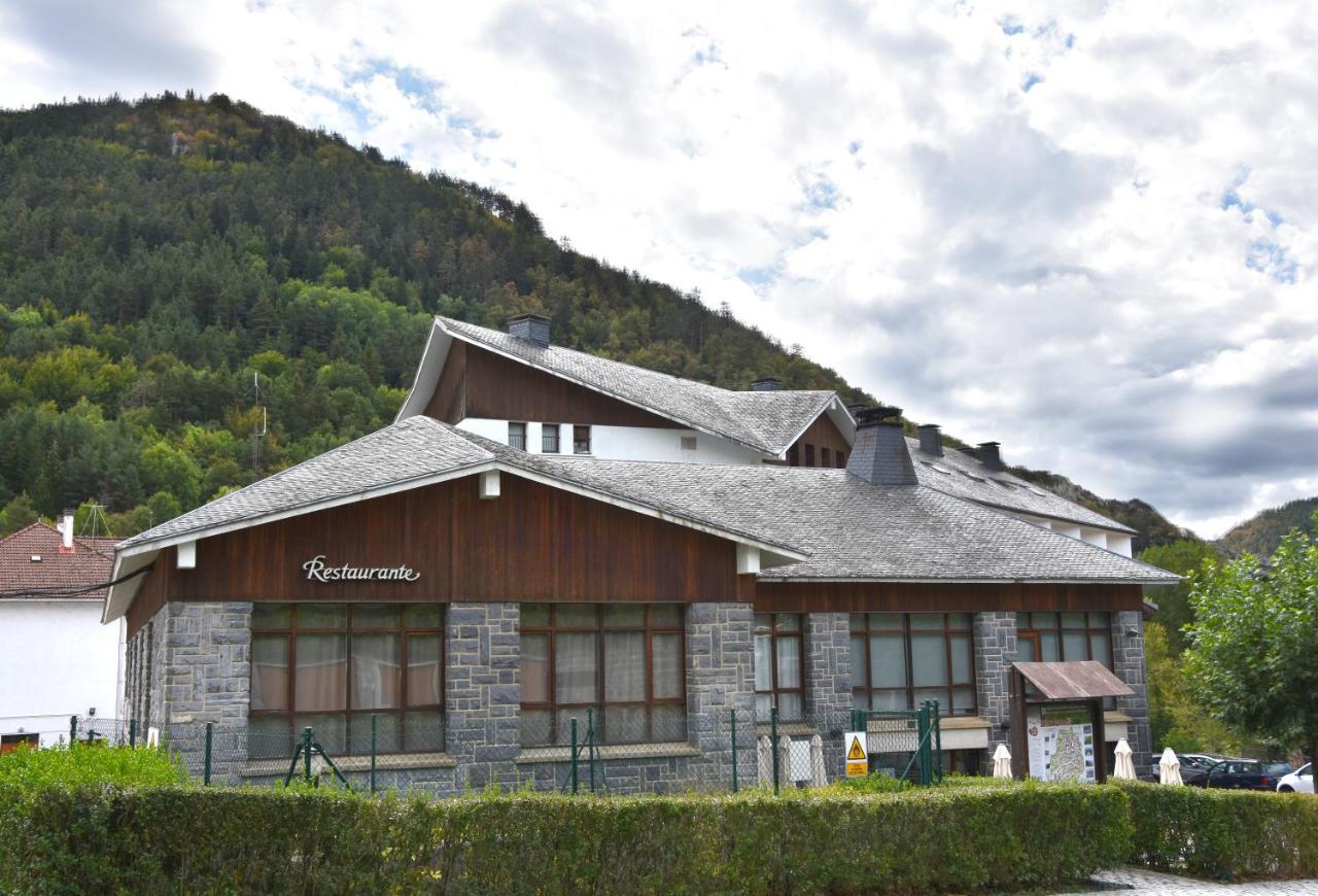 Hotel Y Apartamentos Snoe イサバ エクステリア 写真