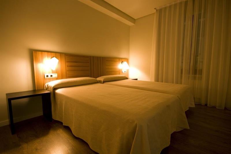 Hotel Y Apartamentos Snoe イサバ エクステリア 写真