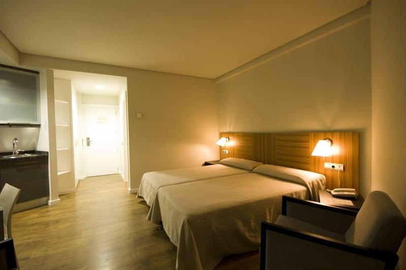 Hotel Y Apartamentos Snoe イサバ エクステリア 写真