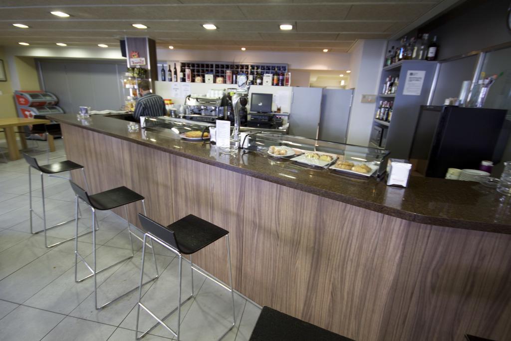 Hotel Y Apartamentos Snoe イサバ エクステリア 写真