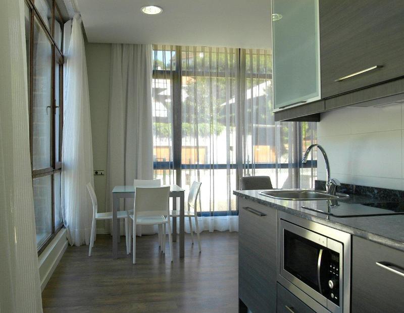 Hotel Y Apartamentos Snoe イサバ エクステリア 写真