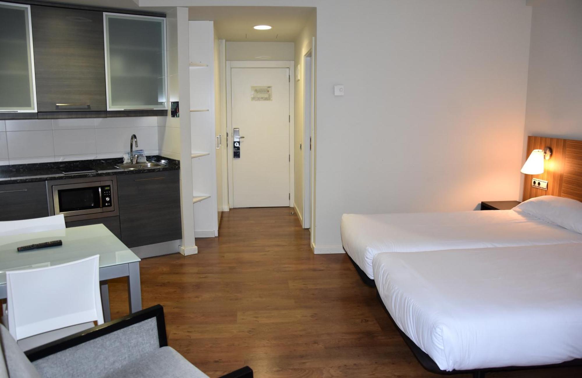 Hotel Y Apartamentos Snoe イサバ エクステリア 写真
