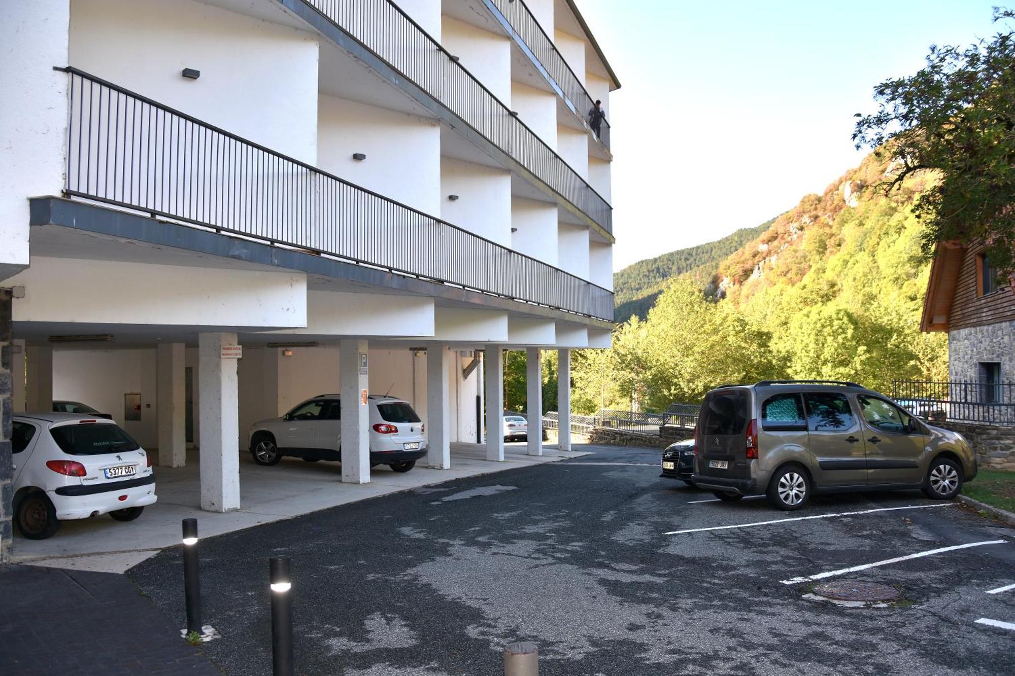 Hotel Y Apartamentos Snoe イサバ エクステリア 写真