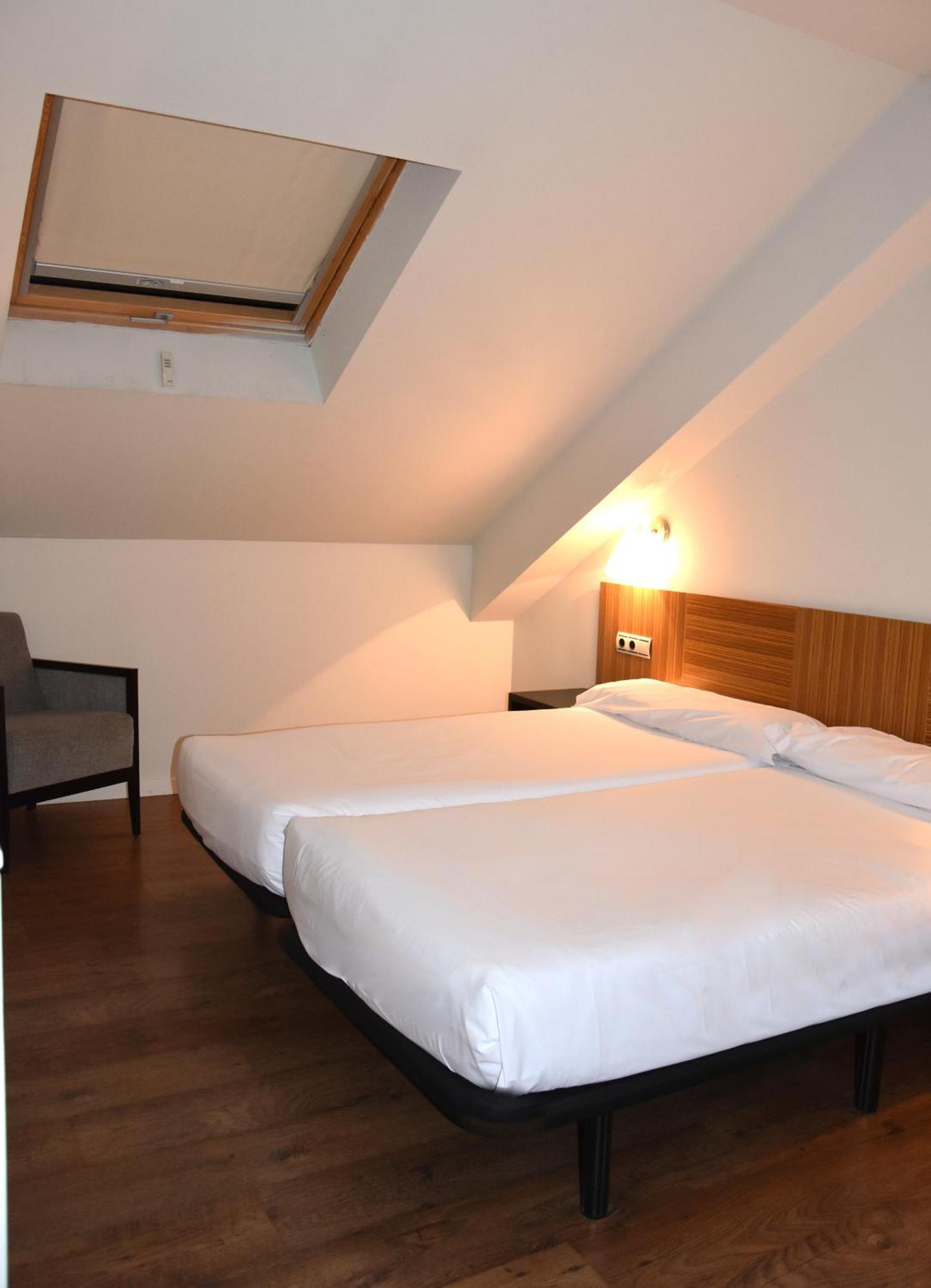 Hotel Y Apartamentos Snoe イサバ エクステリア 写真