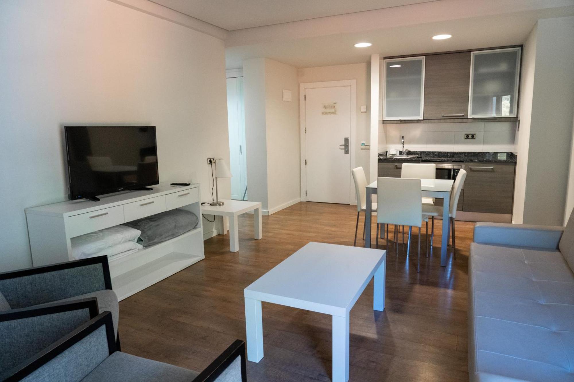 Hotel Y Apartamentos Snoe イサバ エクステリア 写真
