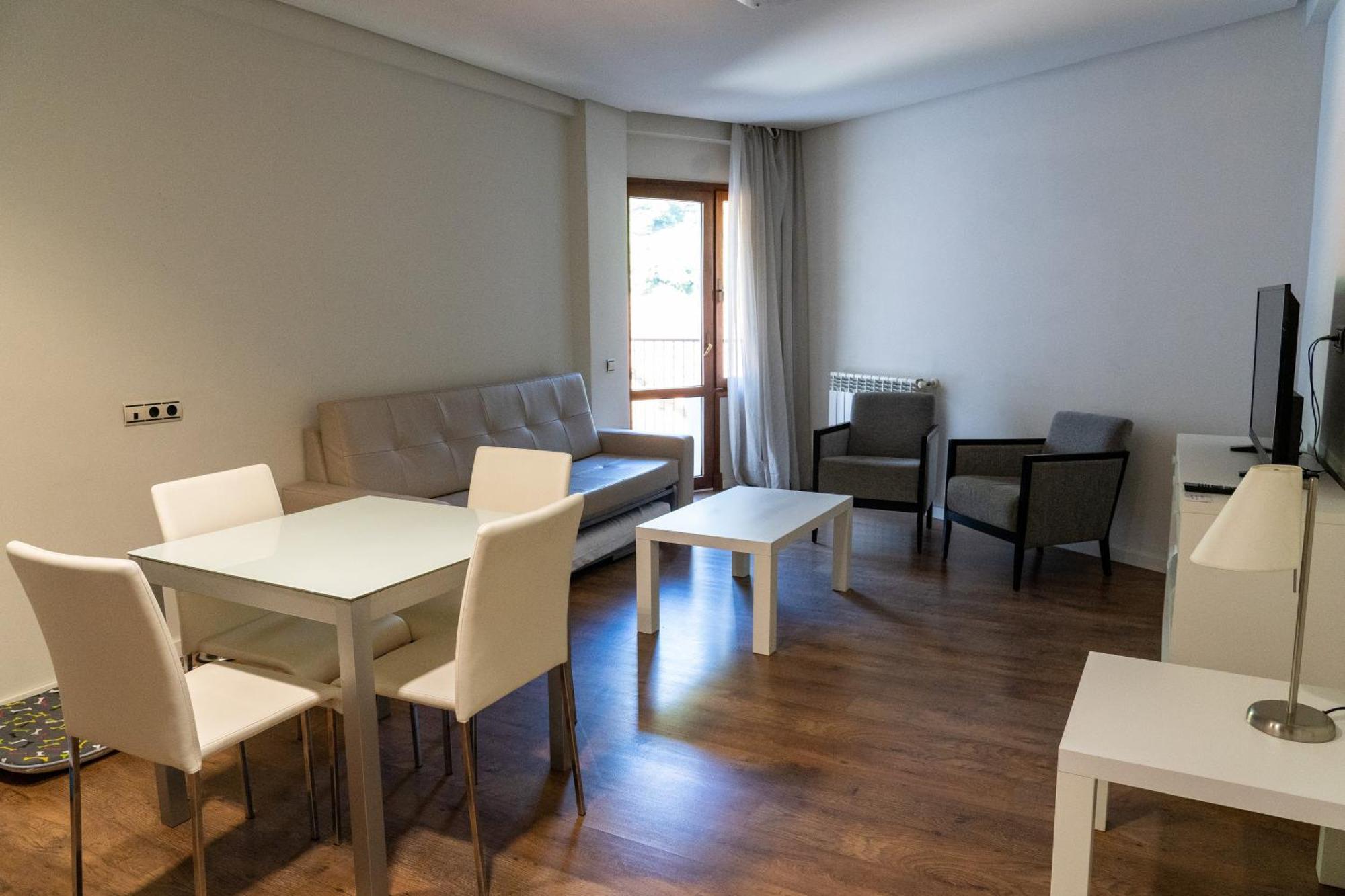 Hotel Y Apartamentos Snoe イサバ エクステリア 写真