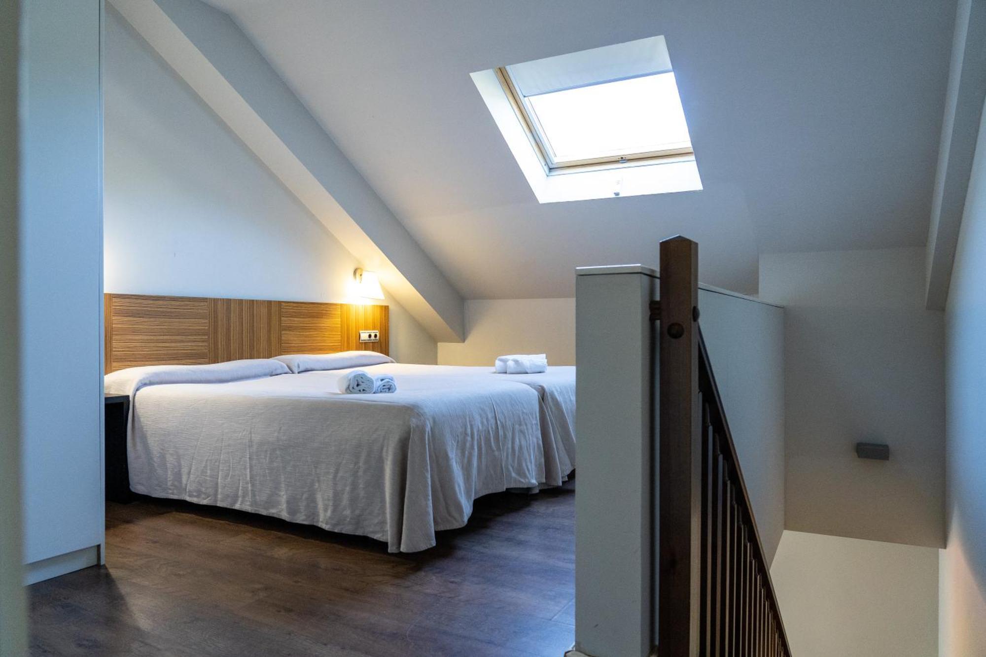Hotel Y Apartamentos Snoe イサバ エクステリア 写真