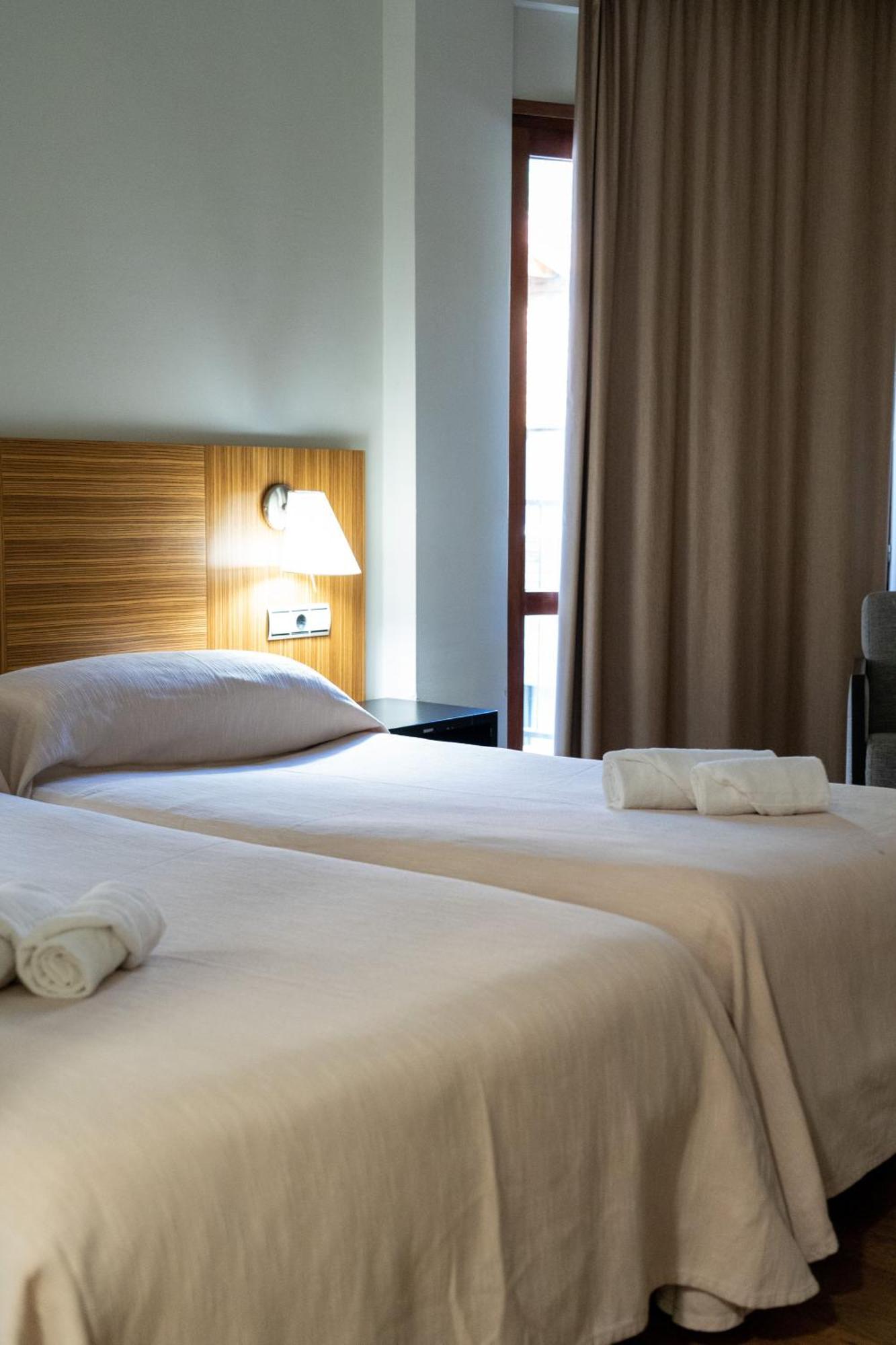 Hotel Y Apartamentos Snoe イサバ エクステリア 写真